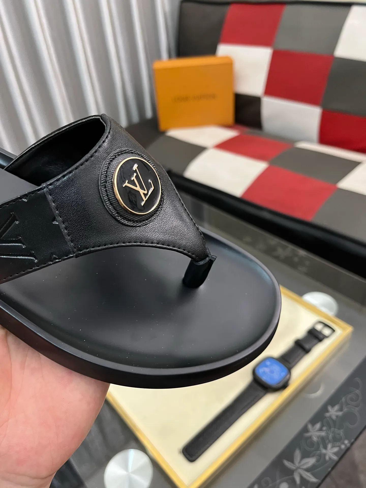 Men's shoes 💰260⌚️⌚️lv-Louis Vuitton) new men's sandals, high-end boutique, exquisite embossed logo decoration on the upper, fine workmanship, super soft soles, casual, loose and comfortable, a must-have in summer! \nsize: 38-443️⃣Colors available